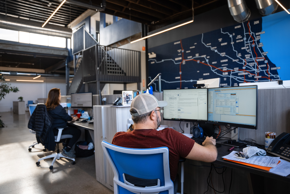 New city moving helping movers for cross-country moves.